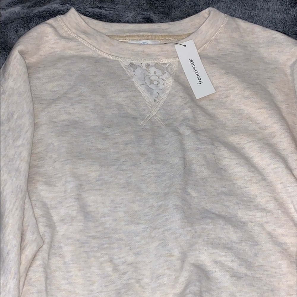 Oatmeal crewneck w lace detail